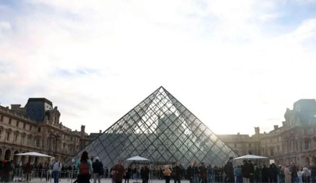 Louvre Naikkan Harga Tiket untuk Turis Non-Uni Eropa Mulai 2026, Kenaikan Mencapai 45 Persen