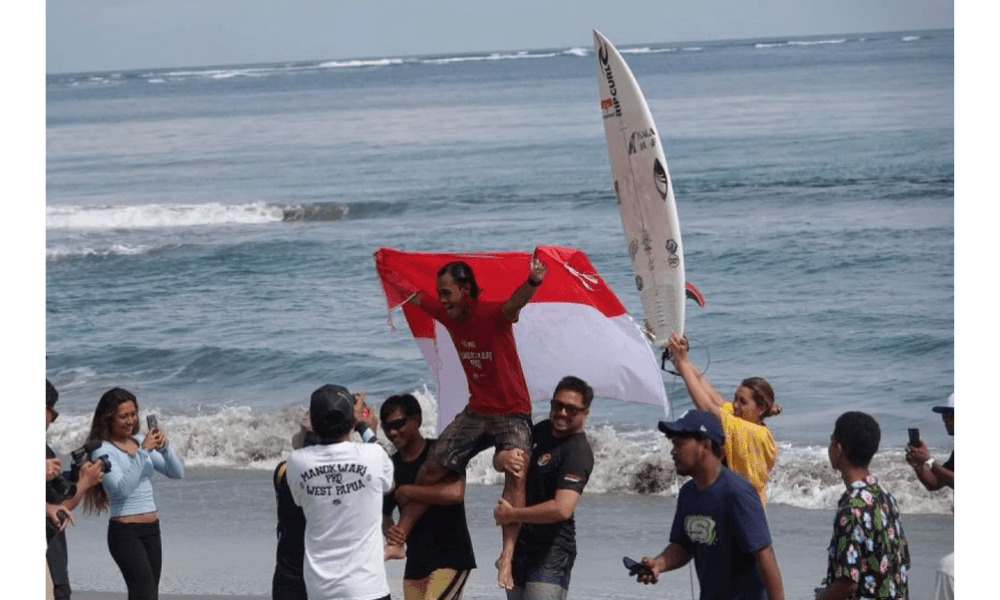 I Made Pajar Ariyana Juara WSL Manokwari Pro 2025, Kalahkan Rekan Senegara di Final Dramatis