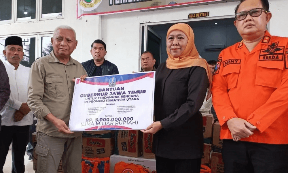 Pemprov Jatim Serahkan Bantuan Rp5 Miliar untuk Korban Bencana di Sumatera Utara