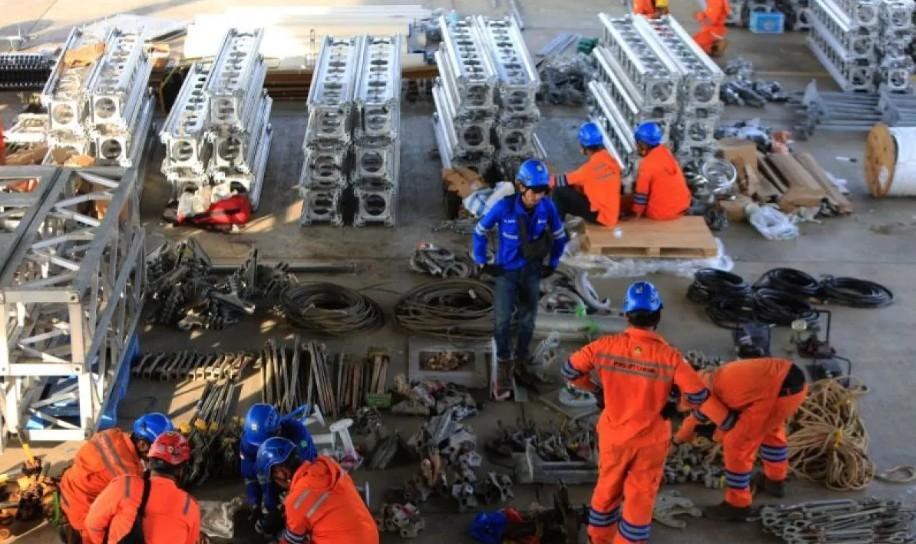 Pemerintah Targetkan Listrik Pulih Pekan Ini di Tiga Provinsi Terdampak Banjir Bandang