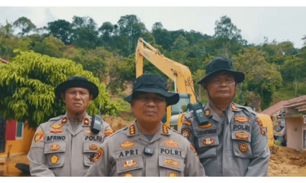 Polresta Padang Kerahkan 400 Personel Bantu Pemulihan Pascabencana di Titik-Titik Terparah