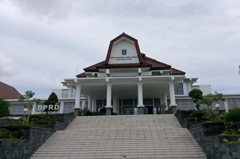 Dono Kasino Indro Resmi Dilantik Gantikan Mahruf sebagai Anggota DPRD Lombok Tengah Melalui Mekanisme PAW