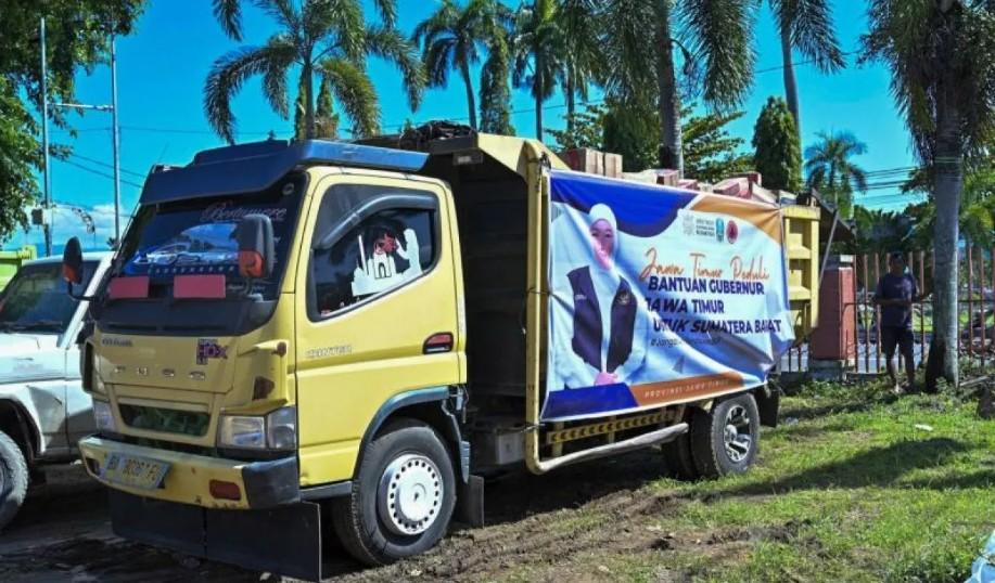 Pemprov Jatim Salurkan Bantuan Rp2,5 Miliar ke Sumbar untuk Percepatan Penanganan Bencana