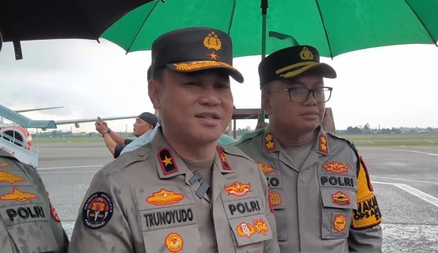 Polri Kirim 3,8 Ton Bantuan Logistik dan 219 Personel ke Wilayah Terdampak Banjir Bandang di Sumatera