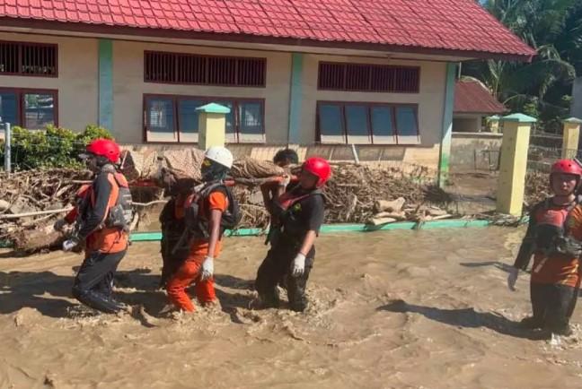 Tim Basarnas Fokus Jangkau Masyarakat Terjebak Banjir di Aceh