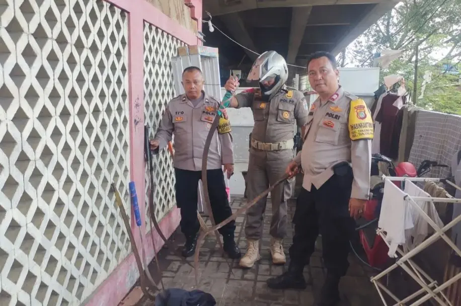 Polisi Bubarkan Tawuran Pelajar Bersenjata Tajam di Tanjung Priok, Enam Celurit Diamankan