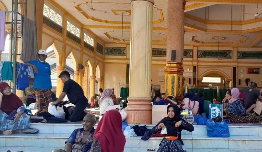Banjir Rendam Rumah Warga di Bireuen, Pengungsi Bertahan di Masjid Terbuka Tanpa Layanan Kesehatan