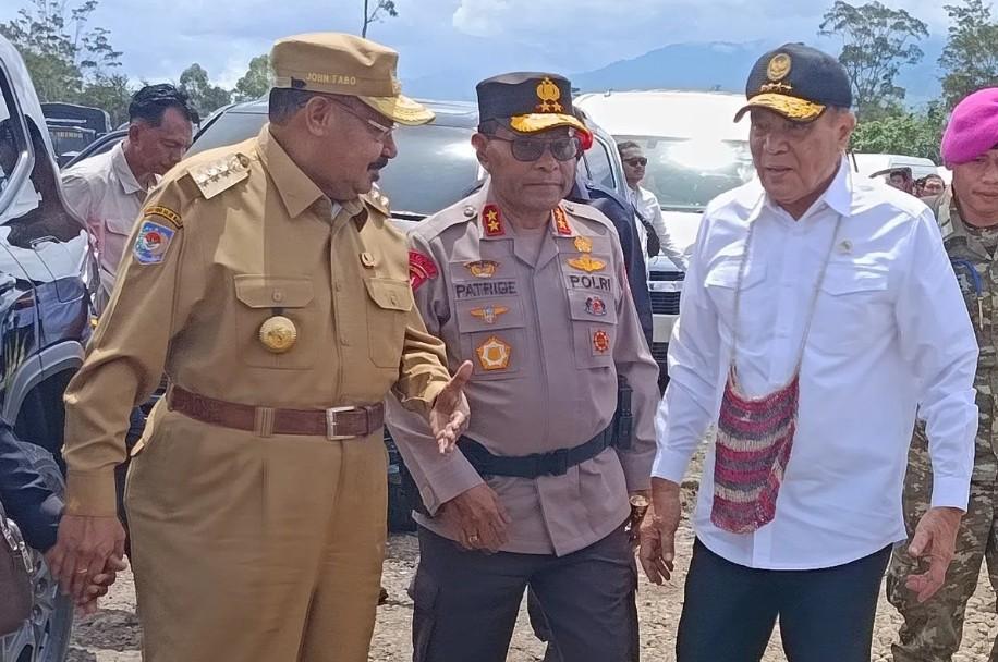 Menko Polkam dan Kepala BIN Rayakan Natal Bersama Masyarakat Papua Pegunungan Lewat Tradisi Bakar Batu