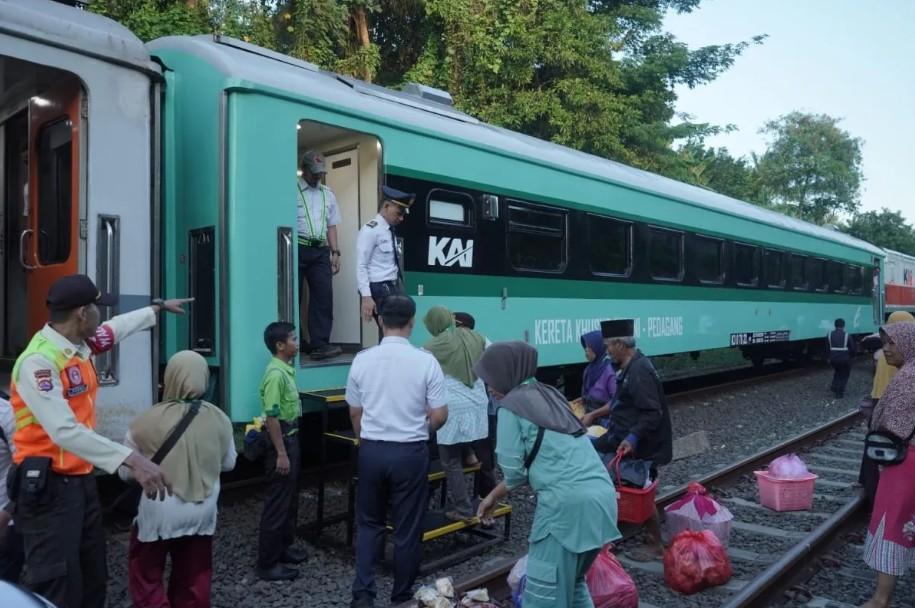 Kereta Petani dan Pedagang Resmi Beroperasi, Permudah Distribusi Hasil Bumi di Jalur Commuter Line Merak