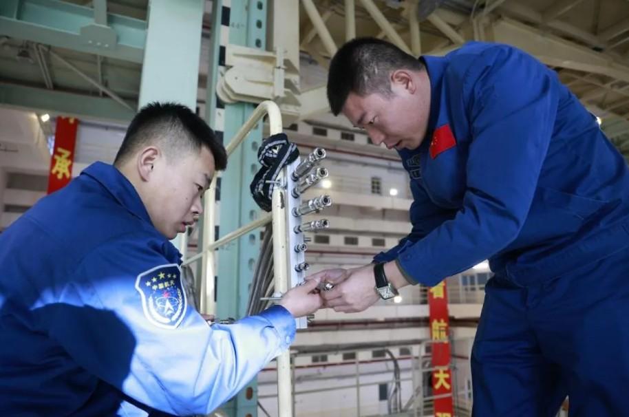 Shenzhou-20 Kembali Tanpa Awak Akibat Retakan Kaca, China Luncurkan Misi Darurat Pertama