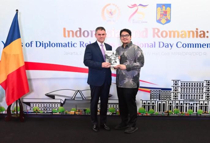 Ravindra Airlangga Buka Pameran 75 Tahun Hubungan Diplomatik Indonesia–Rumania di Parlemen