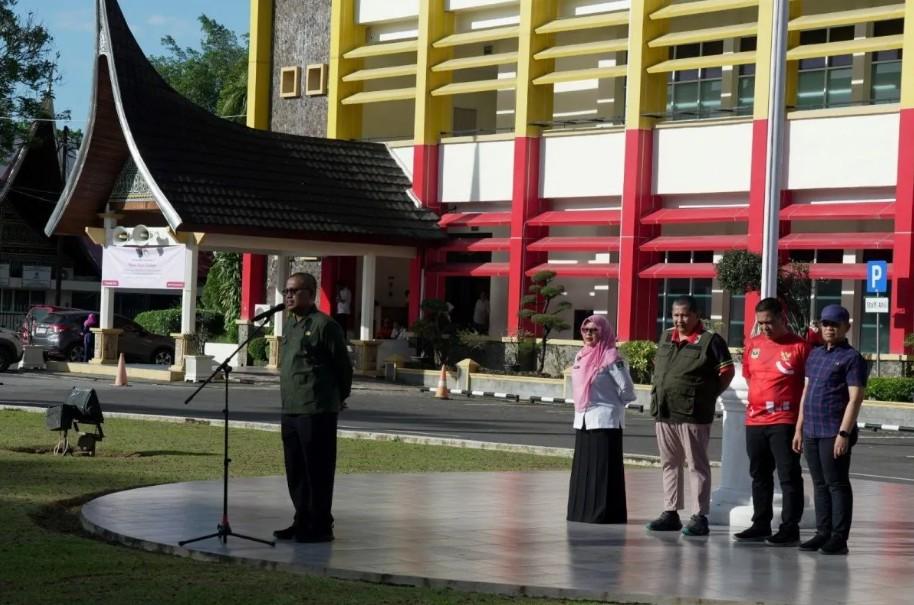 Pemprov Sumbar Kerahkan 100 ASN untuk Bersihkan Lokasi Terdampak Banjir Bandang di Padang