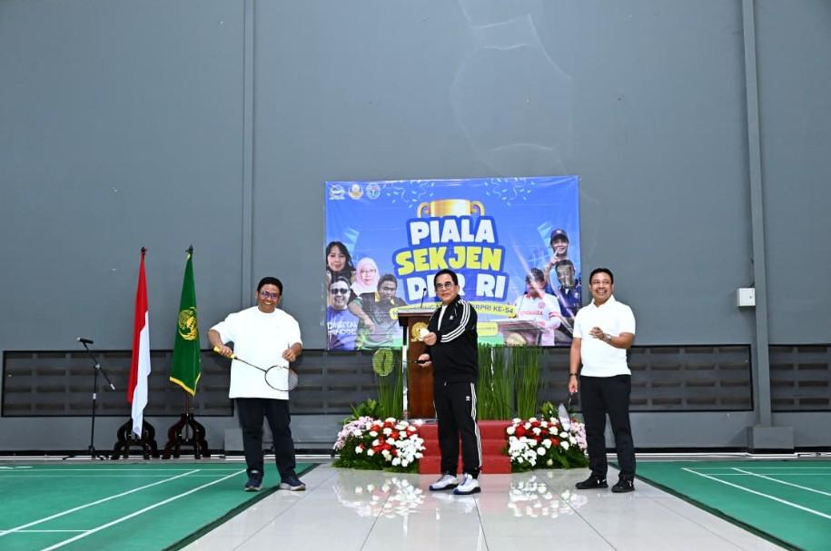 Sekjen DPR RI Resmi Buka Piala Sekjen 2025, Dorong Kebugaran dan Solidaritas Pegawai