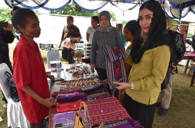 Novita Hardini Dorong Penguatan Ekonomi Kreatif di Papua Lewat Dukungan Nyata untuk Sanggar Seni