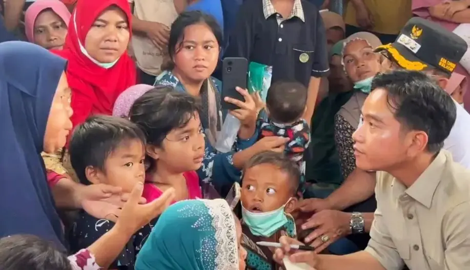Gibran Catat Keluhan Pengungsi di Tapanuli Selatan, Janjikan Percepatan Pemulihan Bencana