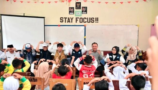 Mendikdasmen Serukan Semangat Bangkit dan Salurkan Bantuan Pendidikan Pasca-Banjir di Sumatra