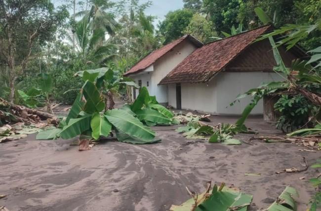 Banjir Lahar Hujan Semeru Rendam 9 Rumah di Lumajang, 136 KK Sempat Terisolasi