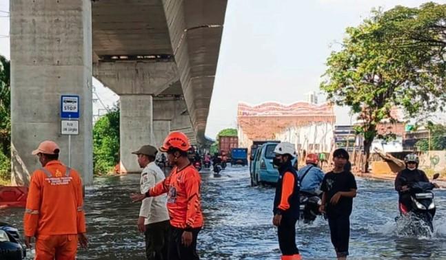 Banjir Rob Rendam 16 RT dan Satu Ruas Jalan di Jakarta, BPBD Siaga dan Terjunkan Petugas