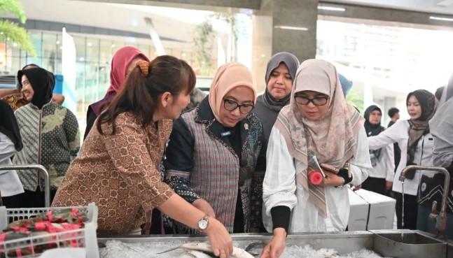 Sambut Hari Ibu, KPPPA dan KKP Gelar Bazar Produk Kelautan untuk Dukung UMKM Perempuan