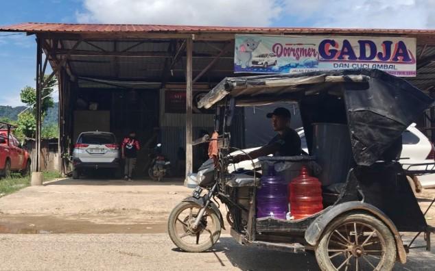Warga Tapanuli Tengah Bertahan Hidup dengan Air Bukit Setelah Jaringan PDAM Rusak Akibat Longsor