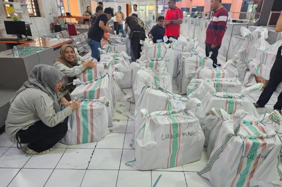 Bantuan Sembako dan Perlengkapan Bayi Dikirim Pemprov Sulsel ke Korban Banjir di Pulau Sumatra