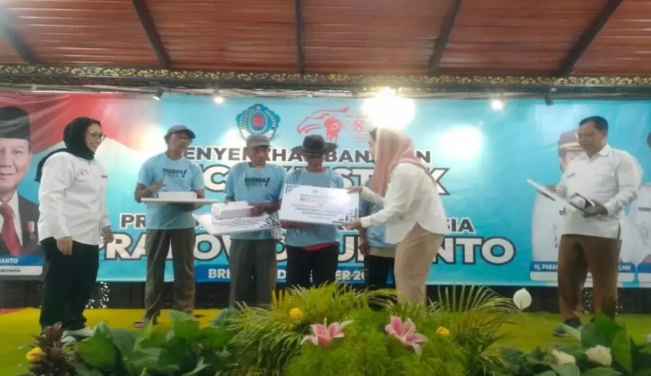 Presiden Prabowo Bagikan Becak Listrik kepada Pengayuh Becak Lansia di Brebes: Ringankan Beban Fisik dan Ekonomi