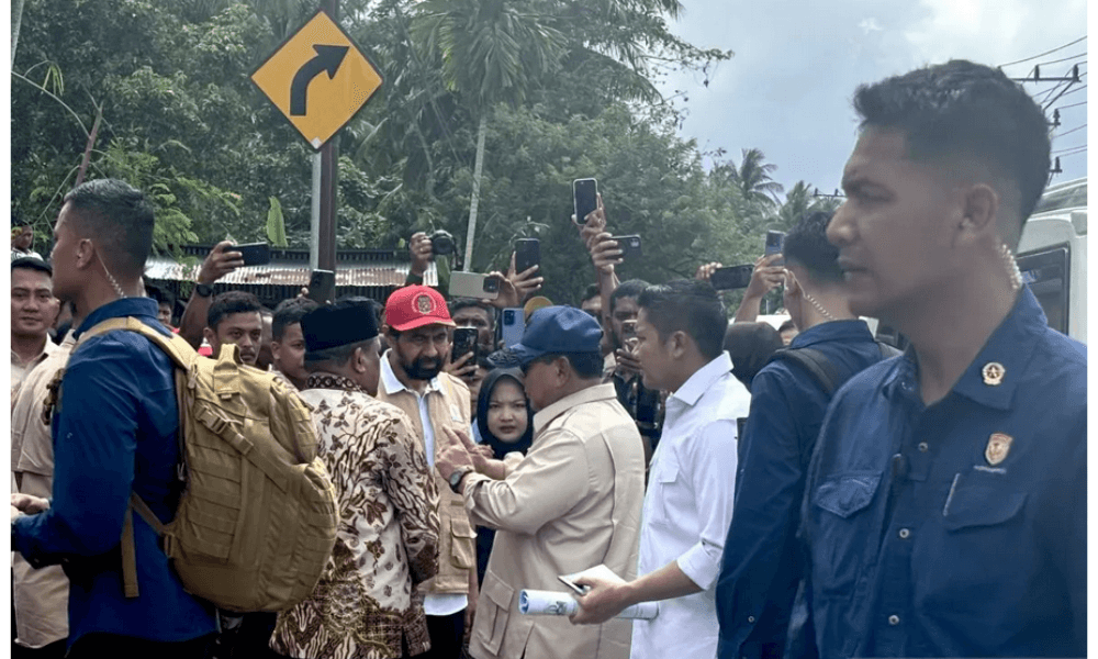 Presiden Prabowo Tinjau Pengungsian Banjir di Bireuen, Pimpin Rapat Kabinet Darurat di Aceh