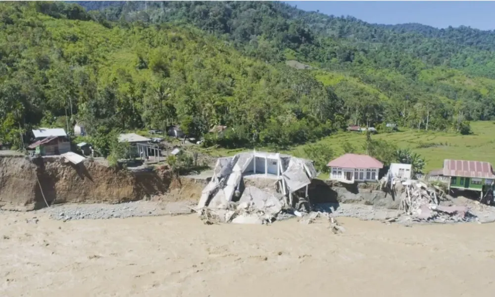 Jembatan Putus Diterjang Banjir, 110 KK di Nagan Raya Aceh Masih Terisolasi