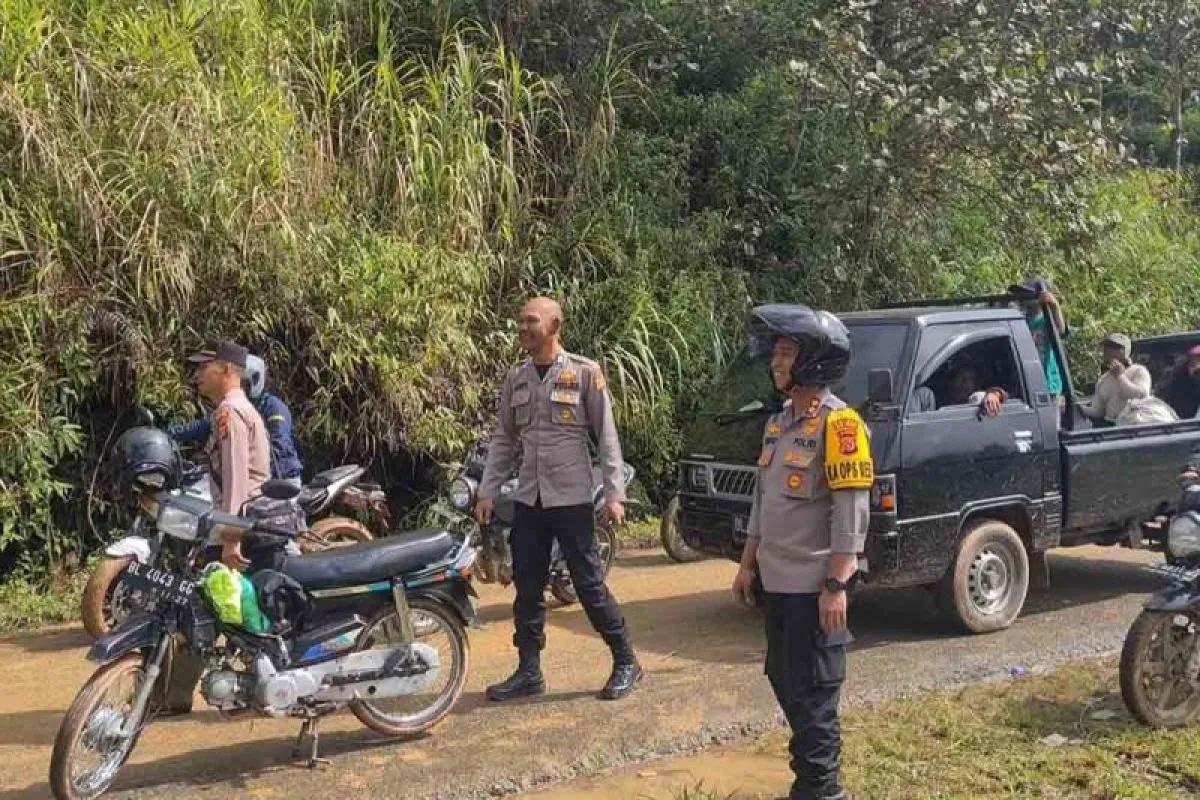 Polres Aceh Tengah Kawal Penyaluran 26 Ton Beras ke Wilayah Terisolir Akibat Banjir dan Longsor