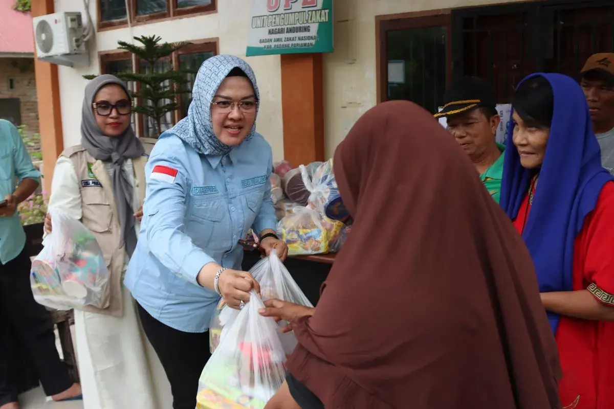 Pemkot Palu Salurkan 100 Paket Logistik dan Bantuan Tunai untuk Korban Bencana di Padang Pariaman