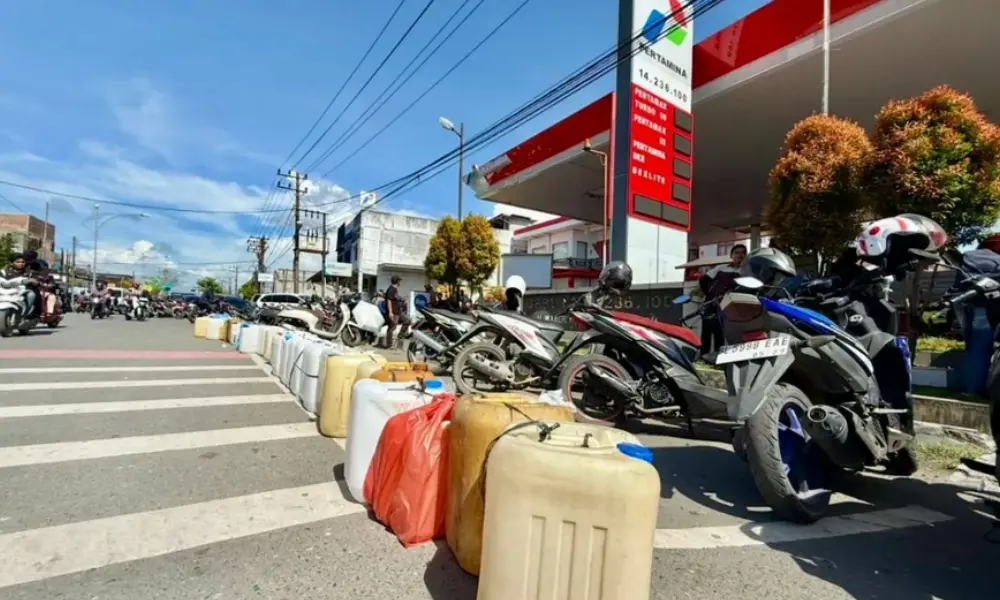 Krisis BBM di Meulaboh: Antrean Mengular, Dugaan Penimbunan Muncul, Warga Minta Tindakan Tegas