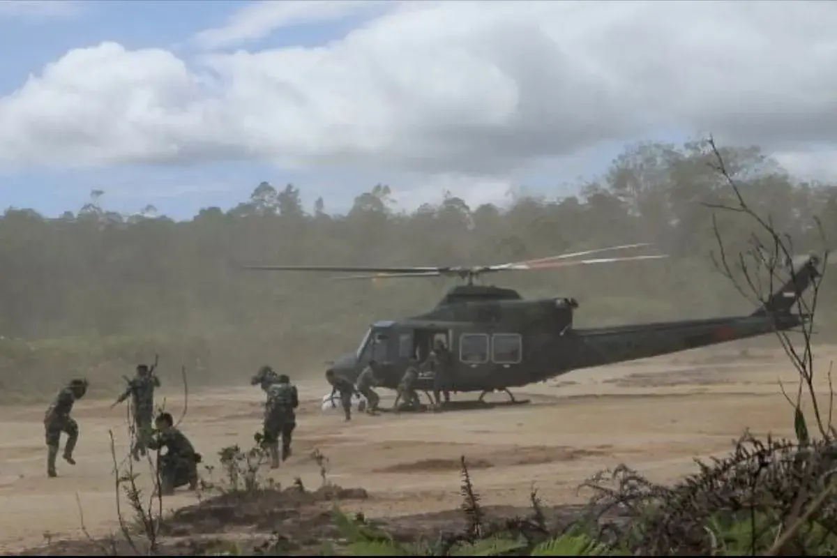 TNI Lanjutkan Airdrop Bantuan ke Desa Terisolasi di Tapanuli Utara, Fokus Penuhi Kebutuhan Dasar