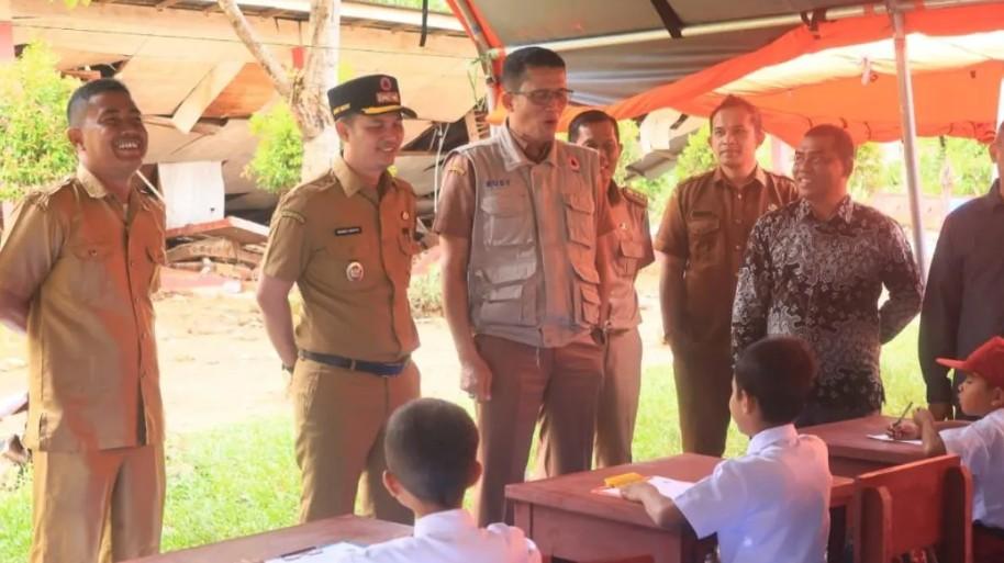 Ujian Semester Tetap Berlangsung, 94 Siswa SDN 5 Batang Anai Terpaksa Ikuti di Tenda Darurat