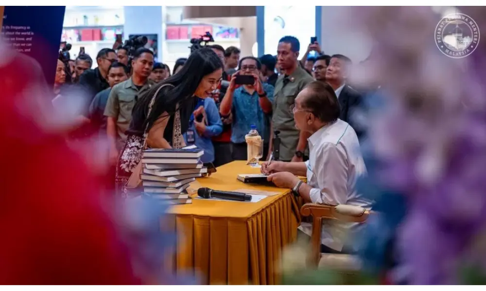 Anwar Ibrahim Luncurkan Buku Memoar dan Gagasan Reformasi, Royalti Disumbangkan untuk Pelajar Miskin