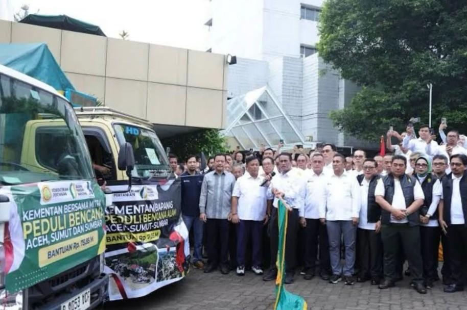 Bantuan 10 Truk Logistik Disalurkan Kementan dan PT SGN untuk Korban Banjir Sumatera