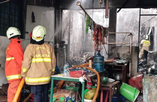 Kebakaran Rumah di Kapuk Muara, Gulkarmat Kerahkan 60 Personel dan 12 Mobil Pemadam