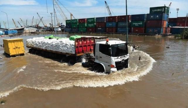 Pemprov DKI Tegaskan Banjir Rob Akibat Supermoon dan Siapkan Lanjutan NCICD 2026