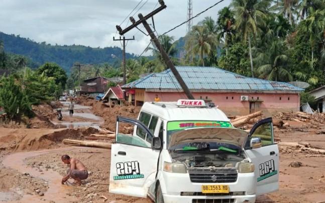 Pemerintah Pulihkan Dunia Pendidikan di Tiga Provinsi Sumatera Usai Banjir dan Longsor