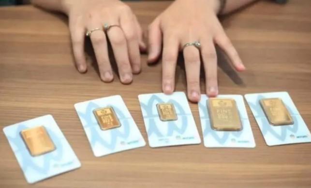 Harga Emas Antam Turun Rp6.000, Buyback Ikut Terkoreksi pada Selasa 9 Desember