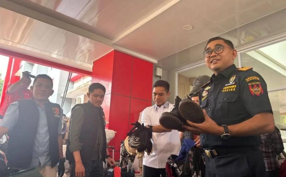 Penyelundupan Pakaian Bekas dari Singapura Digagalkan di Batam, Empat Pelaku Diamankan