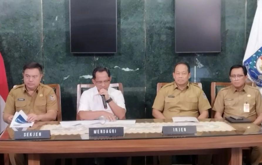 Mendagri Tito Karnavian Berhentikan Sementara Bupati Aceh Selatan yang Umrah Saat Daerah Dilanda Bencana