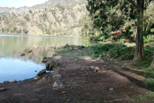 TNGR Imbau Pendaki Rinjani Waspada Cuaca Ekstrem dan Risiko Longsor di Akhir 2025