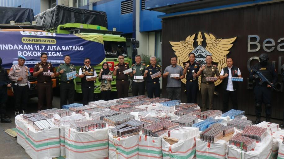 Sinergi Bea Cukai dan TNI Tindak 11,7 Juta Batang Rokok Ilegal Senilai Rp17,5 Miliar di Lampung Selatan