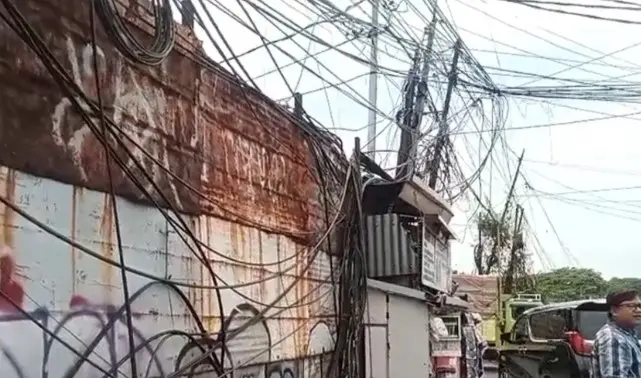 Dinas Bina Marga DKI Jakarta Minta Warga Aktif Laporkan Kabel Udara Semrawut