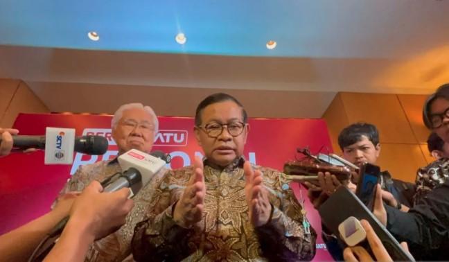 Gubernur Pramono Jelaskan Alasan Pakai Jersey Persija Saat Tinjau Kebakaran Ruko Terra Drone