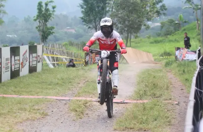 Rendy Varera Sumbang Medali Perak Pertama untuk Indonesia di SEA Games 2025 Lewat Lomba Downhill
