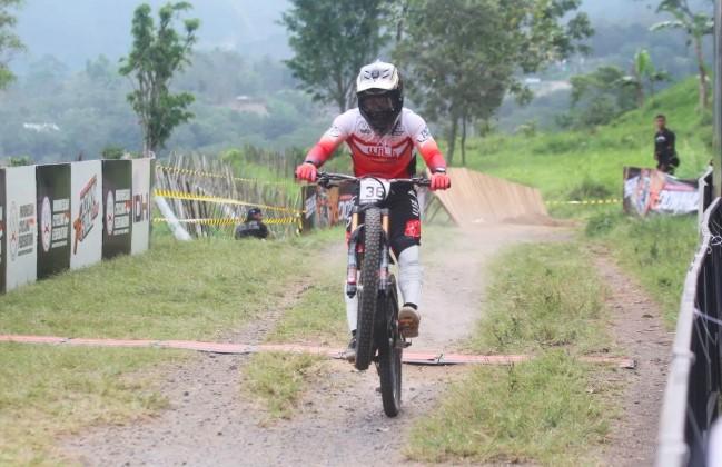 Rendy Varera Sumbang Medali Perak Pertama untuk Indonesia di SEA Games 2025 Lewat Lomba Downhill