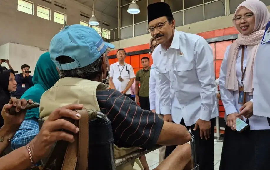 Mensos Tinjau Penyaluran BLTS Kesra Rp900.000 di Jatinegara, 35 Juta Warga Jadi Penerima