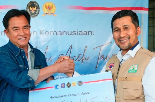 Pemerintah Serahkan Bantuan Bencana di Aceh, Yusril: “Gotong Royong Adalah Nilai Fundamental”