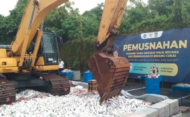 Bea Cukai Bali, NTB, dan NTT Musnahkan 1,47 Juta Batang Rokok dan 4.962 Liter Miras Ilegal